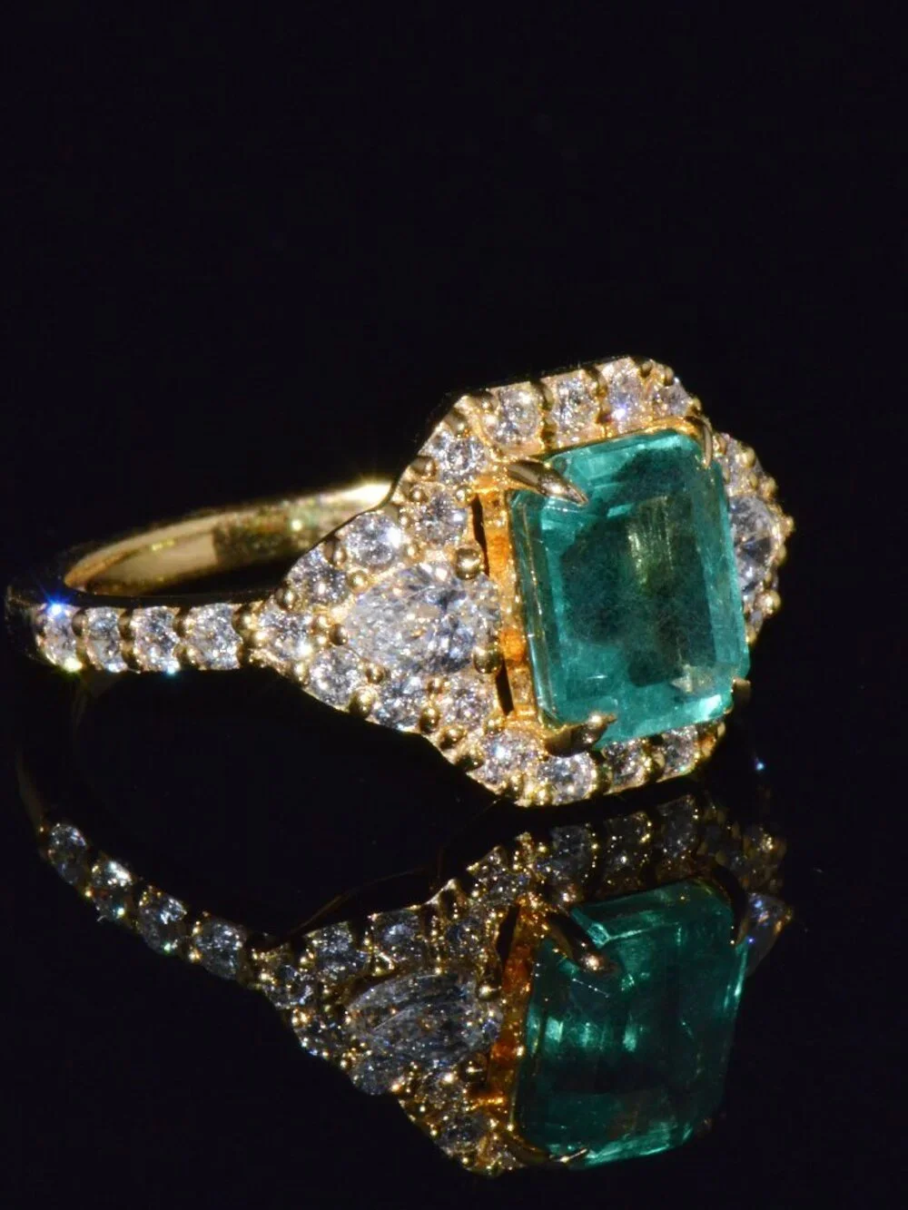 Certified Natural 2.82CTS Emerald Diamond Solid 18K Yellow Gold Halo Ring